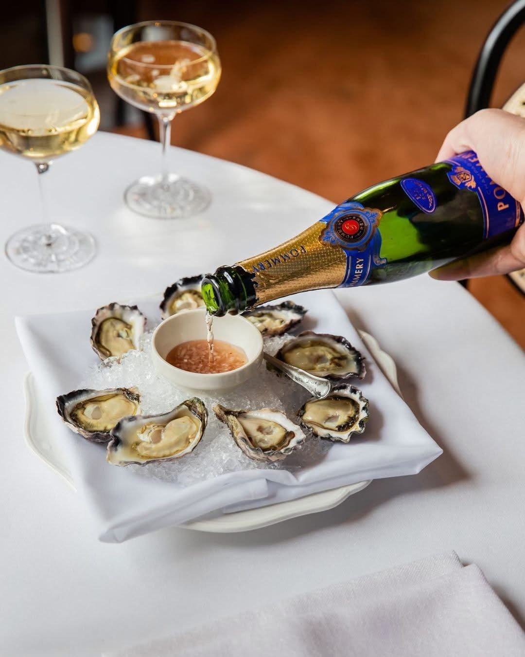 Sydney Rock Oysters presented ready for service